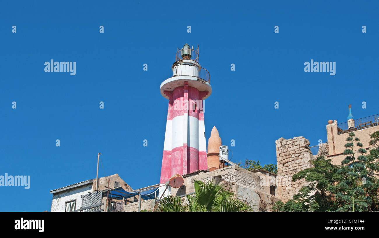 Israele: Jaffa luce, il Jaffa faro costruito da ingegneri francesi nel 1865 e situato su una collina sopra la vecchia Jaffa Port Foto Stock