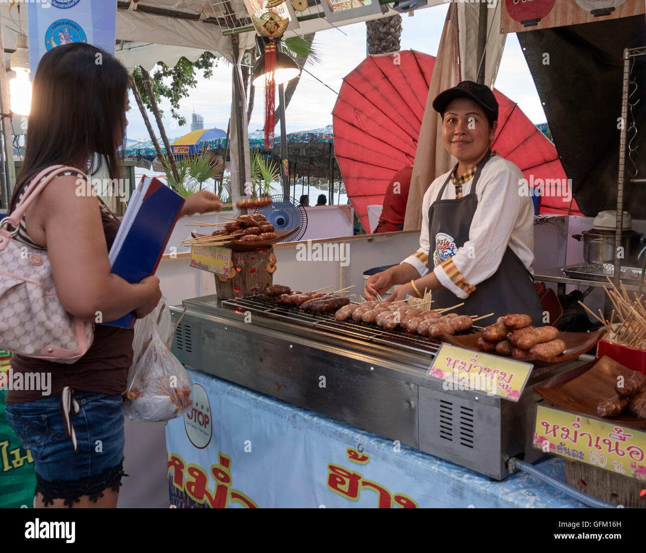 Thailandia street food fornitore. Pattaya Thailandia SUDEST ASIATICO Foto Stock