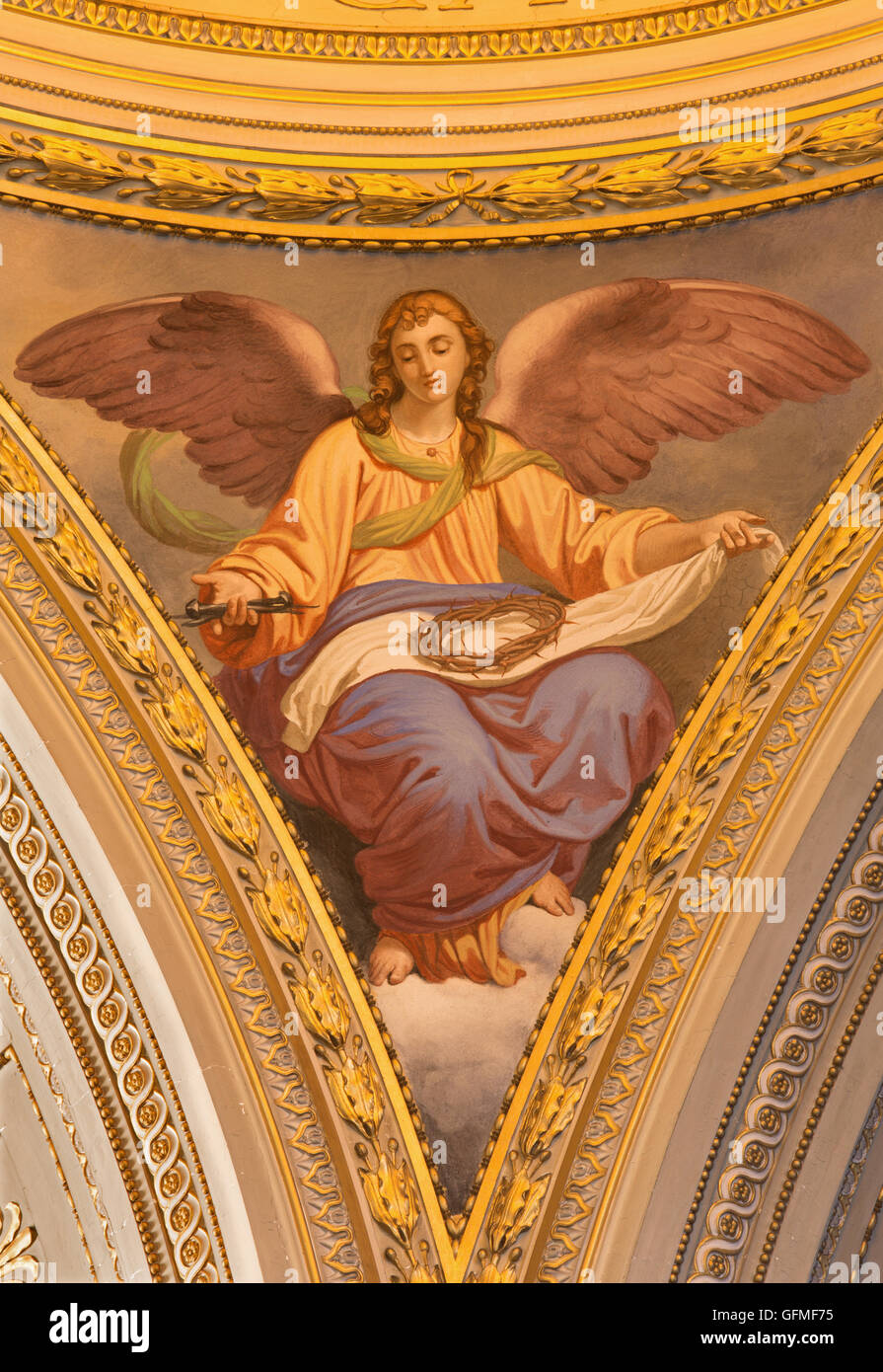 Roma, Italia, 2016: Il simbolico affresco di angelo con le spine nel fianco cupola nella Chiesa Basilica di Santi Giovanni e Paolo Foto Stock