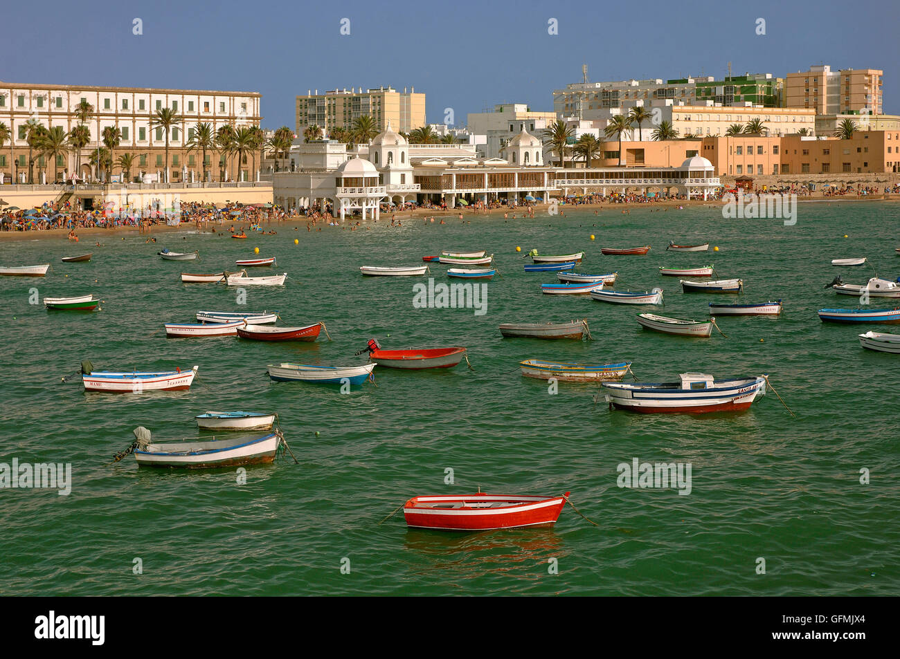 La Caleta Beach e barche, Cadiz, regione dell'Andalusia, Spagna, Europa Foto Stock