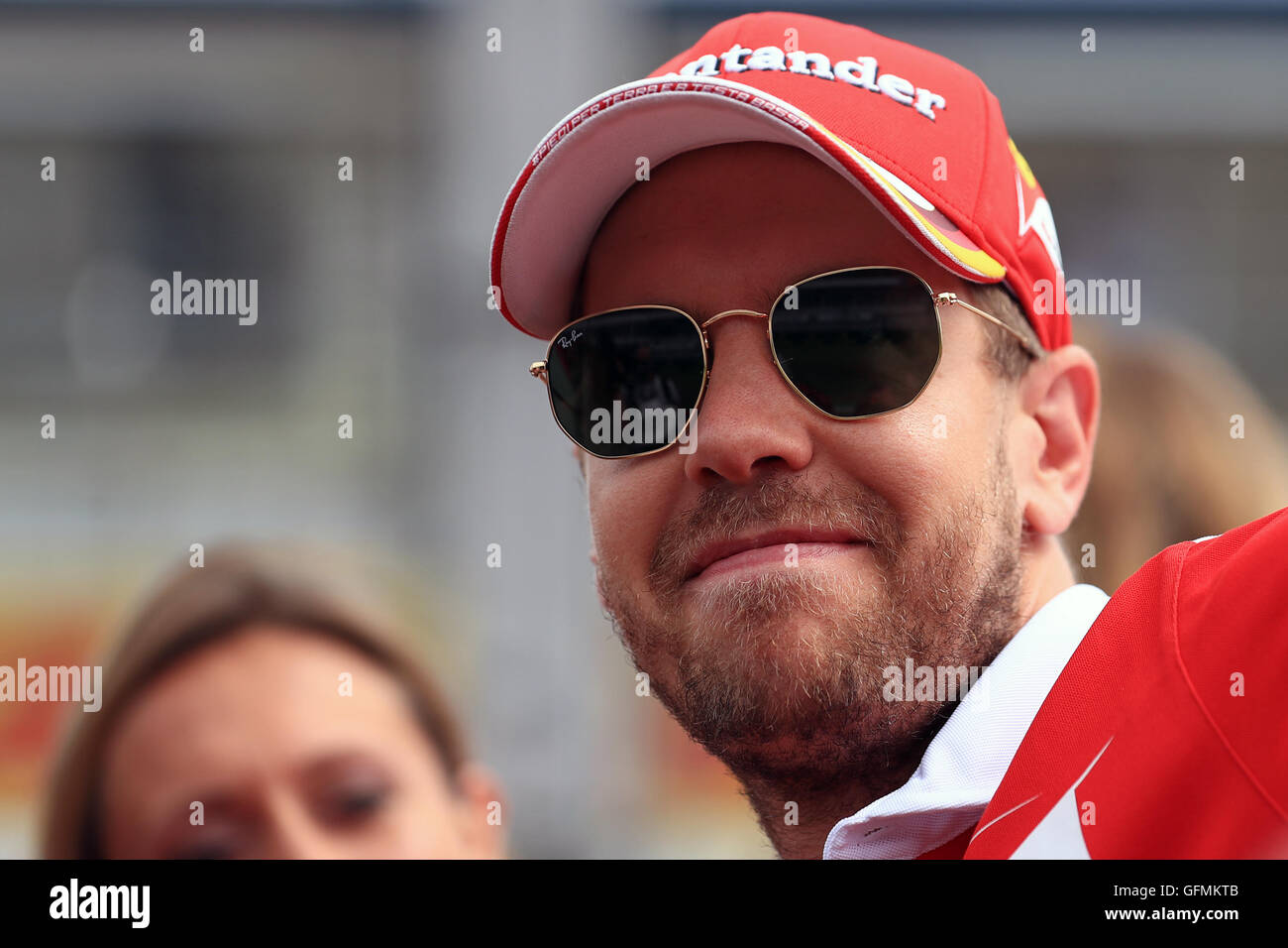 Hockenheim, Germania. 31 Luglio, 2016. Scuderia Ferrari - Sebastian Vettel in forma buono come egli arriva. Tedesco di Formula Grand Prix nel circuito di Hockenheim, in Germania, il 31 luglio 2016. Credito: Azione Sport Plus/Alamy Live News Foto Stock