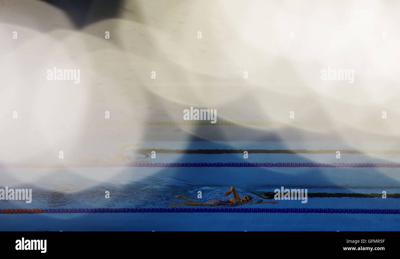 Rio De Janeiro, Brasile. 31 Luglio, 2016. Atleti di nuoto prendere parte a una sessione di formazione presso l'Acquatico Olympic Stadium di Rio de Janeiro, Brasile, 31 luglio 2016. © Maohua Fei/Xinhua/Alamy Live News Foto Stock