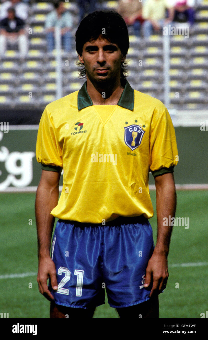 Mauro Galvão (BRA), 16 giugno 1990 - Calcio : 1990 FIFA World Cup Italia Group C match tra Brasile 1-0 Costa Rica allo Stadio delle Alpi a Torino, Italia. (Foto di Juha Tamminen/AFLO) (minimo prezzo : EUR100 per immagine) Foto Stock