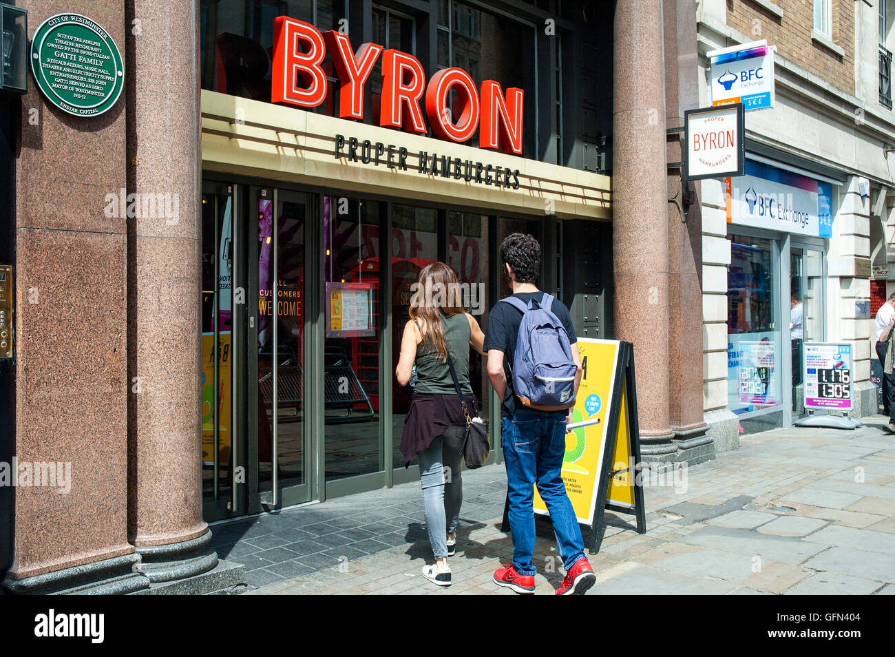 Londra, UK, 29 luglio 2016, Byron hamburger trefolo dopo l'immigrazione in picchiata. Foto Stock