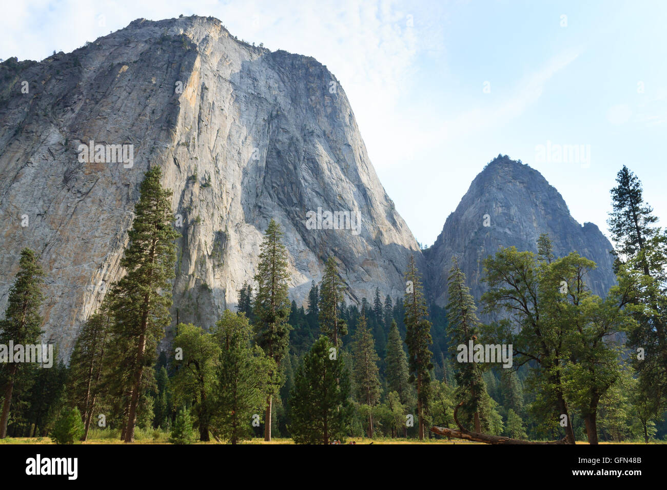 El Capitan roccia da Yosemite National Park, California USA. Formazioni geologiche. Foto Stock