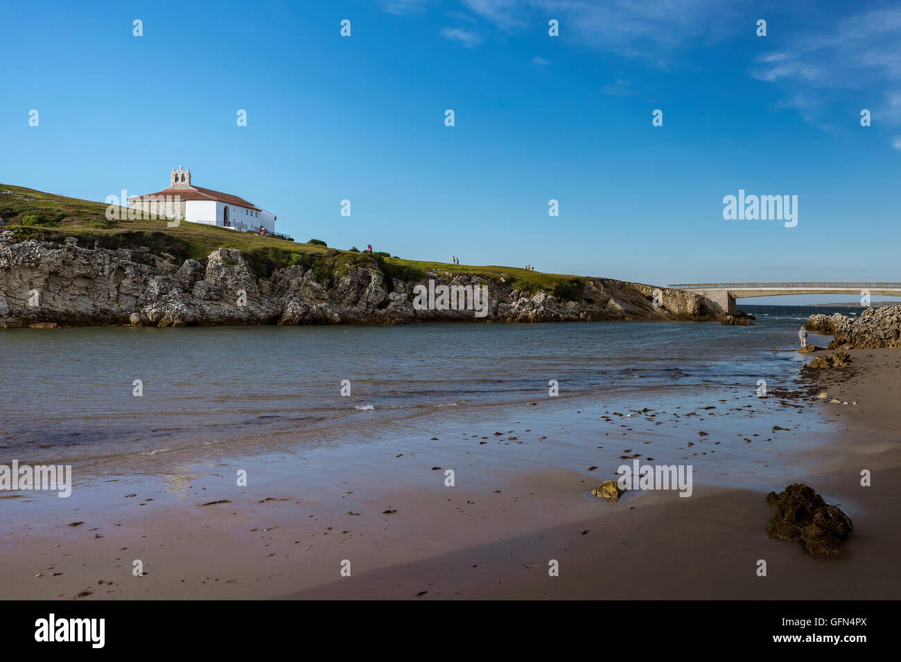 Hermitage Virgen del mar, spiaggia di Santander Cantabria Spagna. Foto Stock