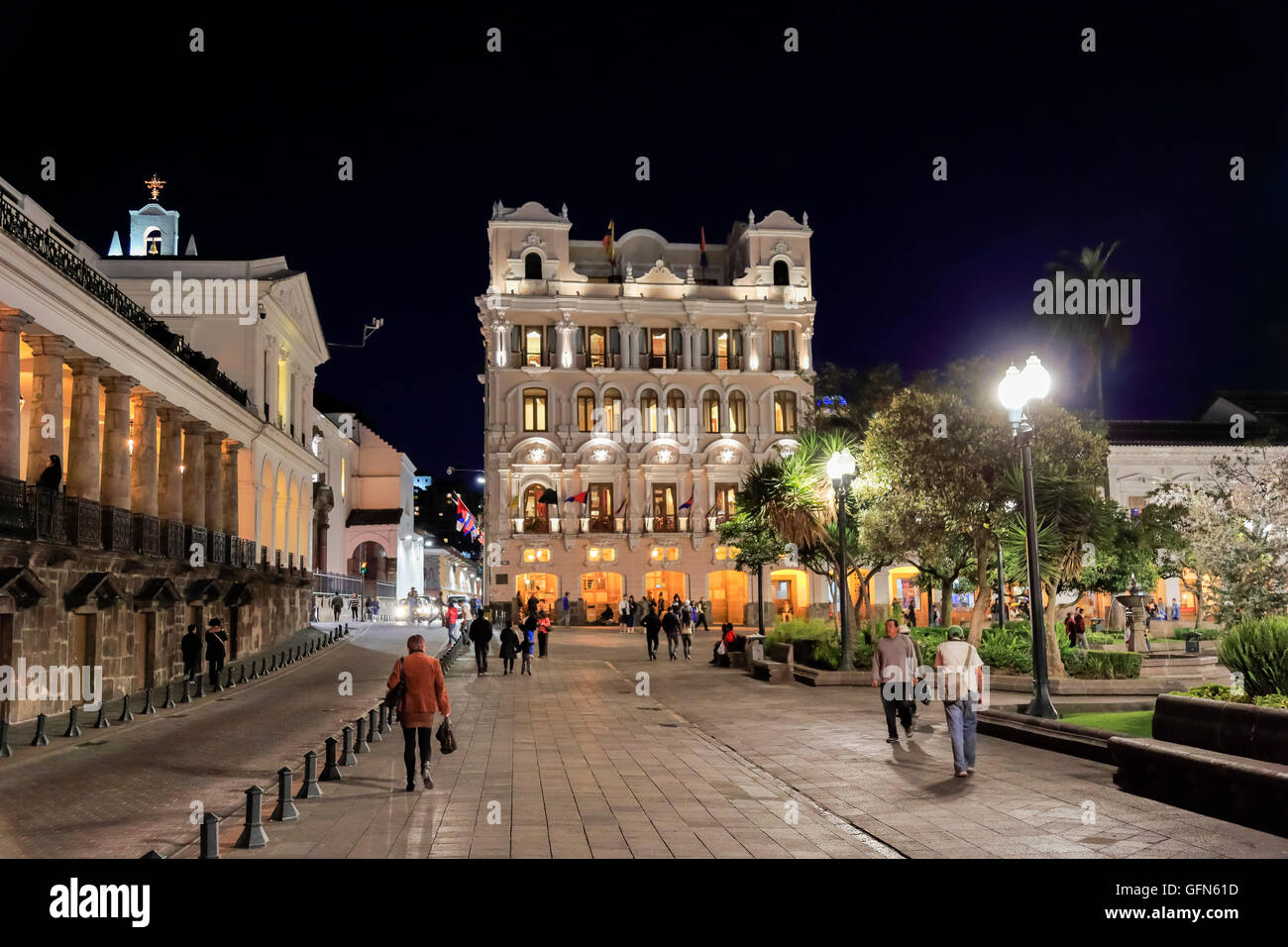 Hotel Plaza Grande, Piazza Indipendenza, centro storico, di notte, Quito, capitale dell'Ecuador, Sud America Foto Stock