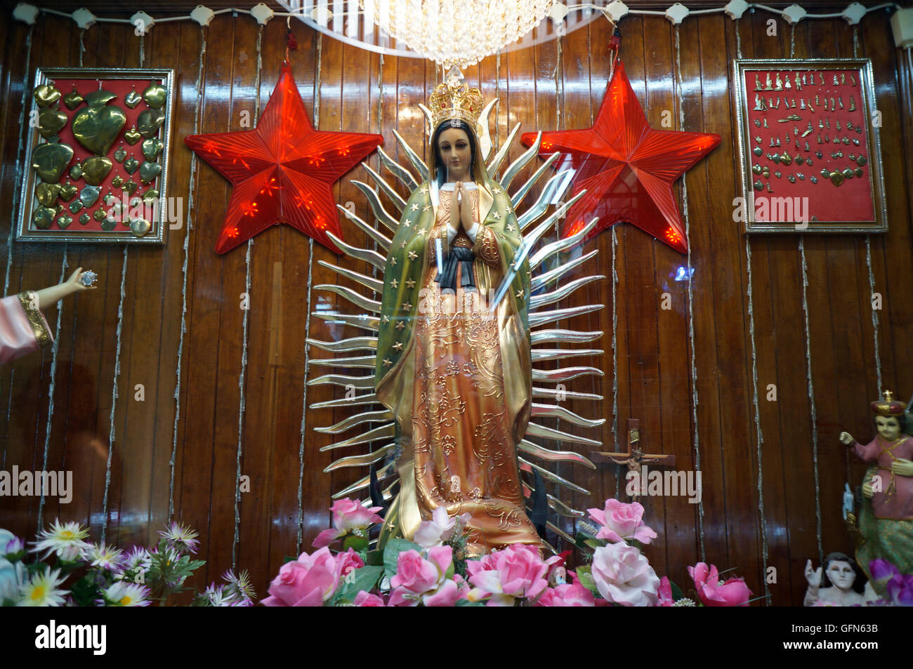 Virgin of guadalupe statue immagini e fotografie stock ad alta