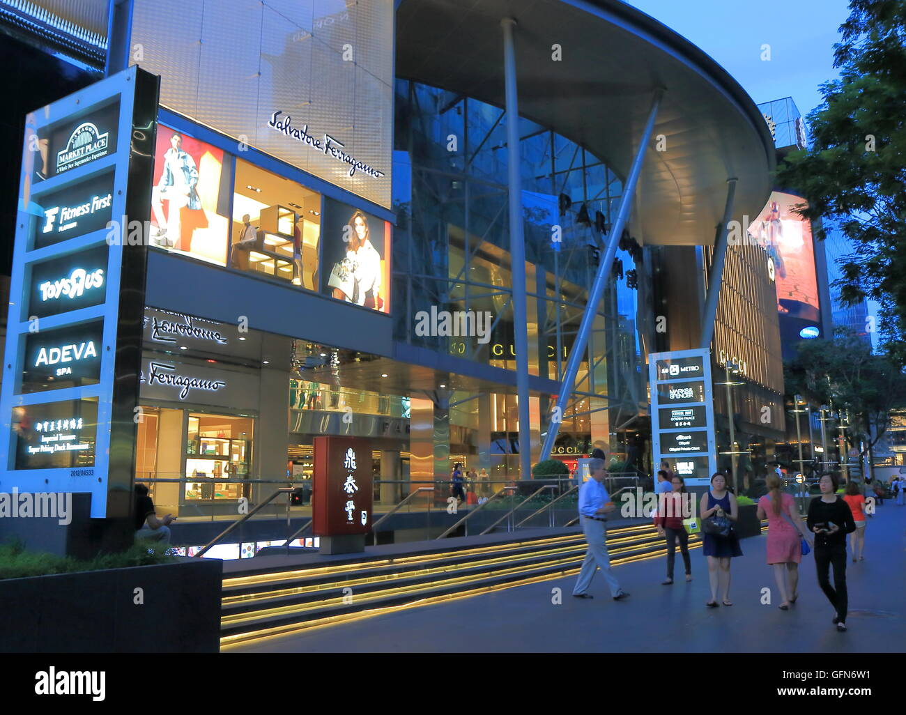 Orchard Road Singapore di notte a Singapore. Foto Stock