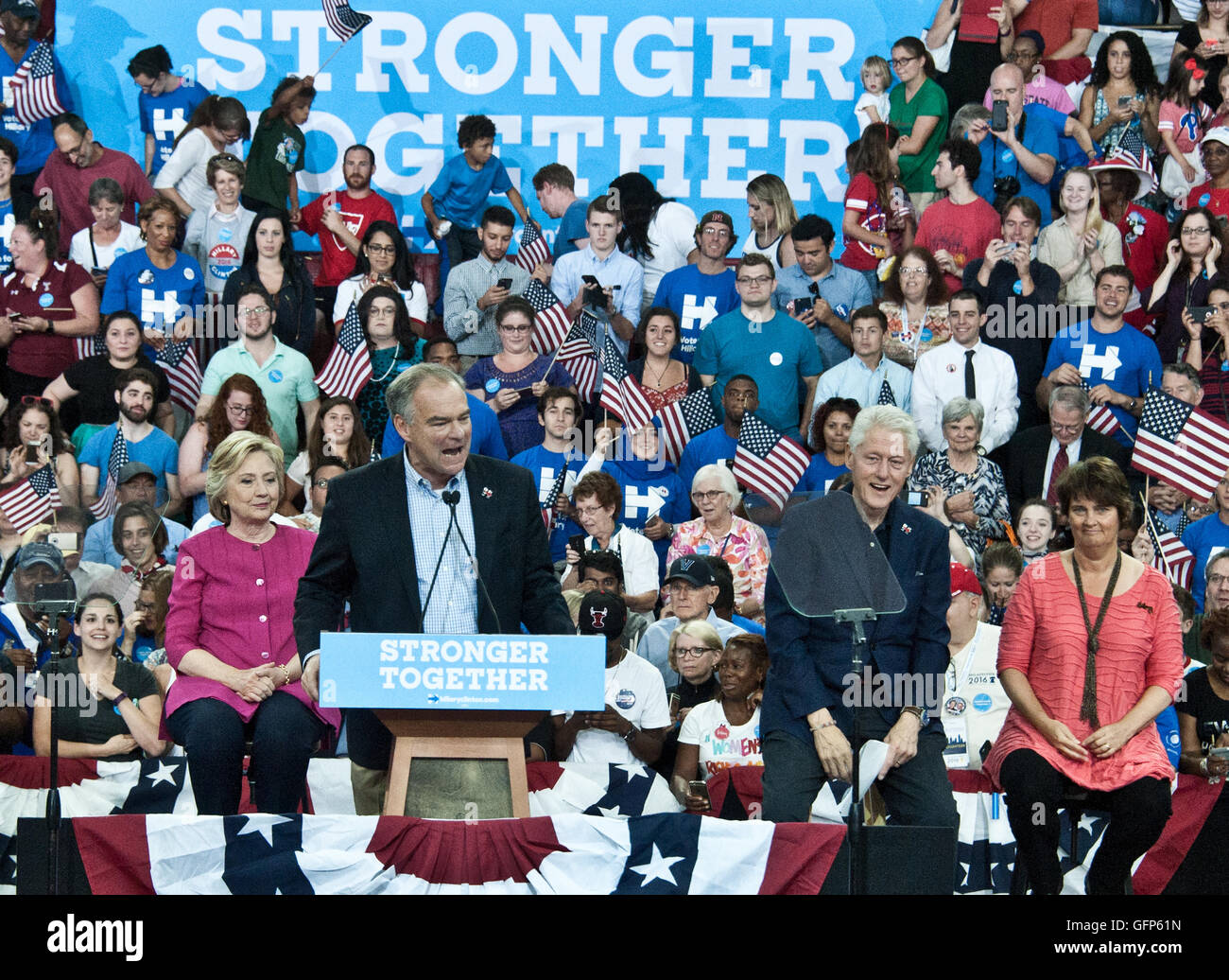 Philadelphia, PA, Stati Uniti d'America. 29 Luglio, 2016. Hillary Clinton e Tim Kaine di campagna presso McGonigle Hall presso la Temple University. Foto Stock