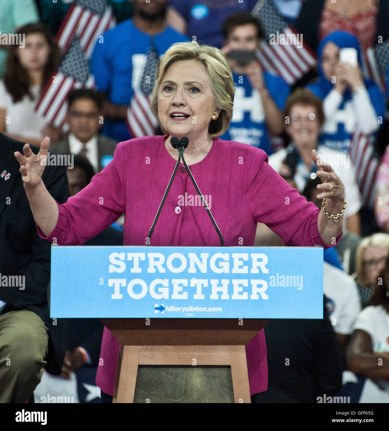 Philadelphia, PA, Stati Uniti d'America. 29 Luglio, 2016. Hillary Clinton e Tim Kaine di campagna presso McGonigle Hall presso la Temple University. Foto Stock