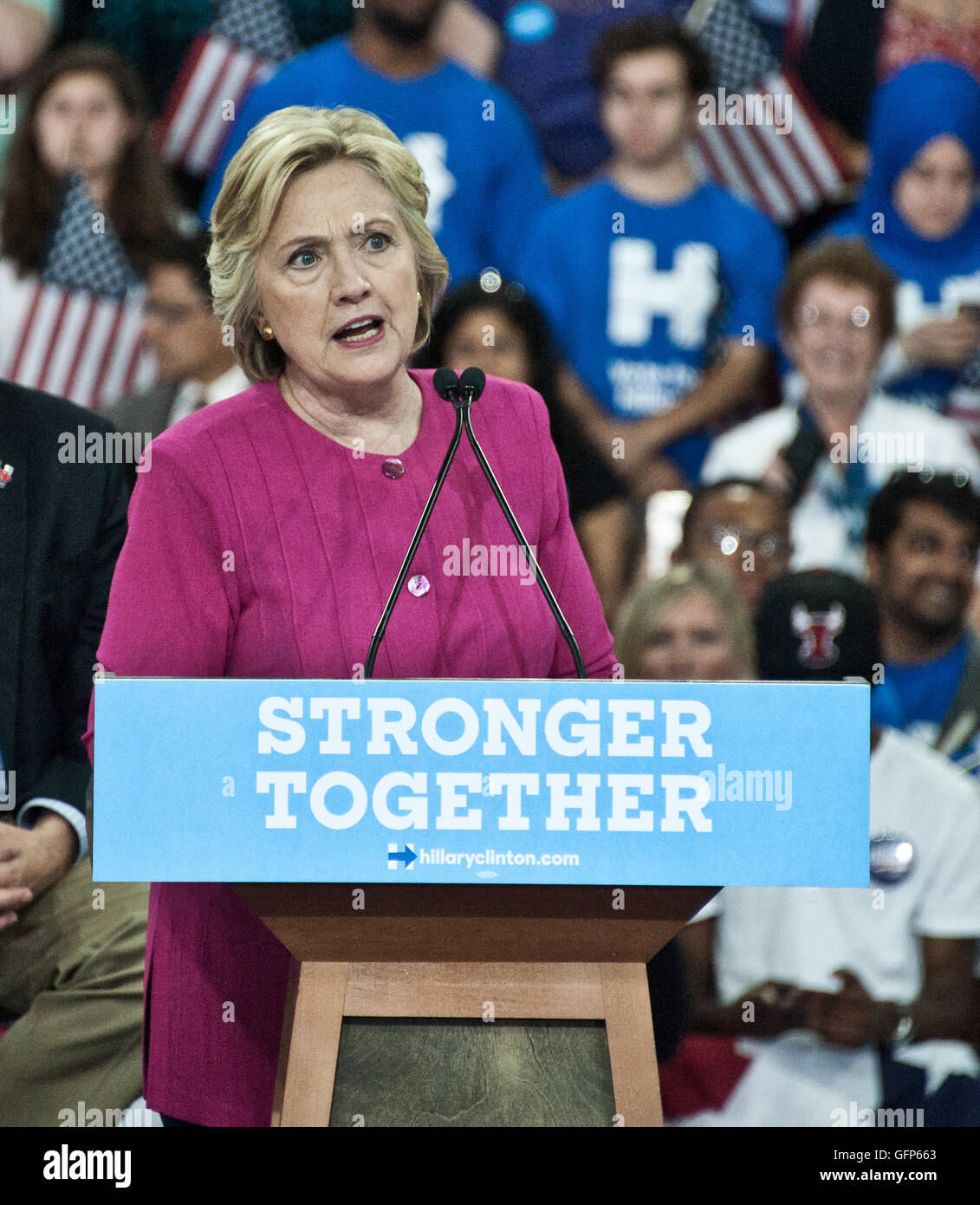 Philadelphia, PA, Stati Uniti d'America. 29 Luglio, 2016. Hillary Clinton e Tim Kaine di campagna presso McGonigle Hall presso la Temple University. Foto Stock