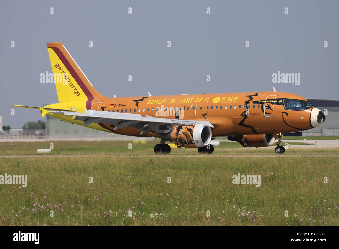 Stoccarda/Germania Marzo 18, 2012:Airbus 320 da Germanwings presso l'Aeroporto di Stoccarda. Foto Stock