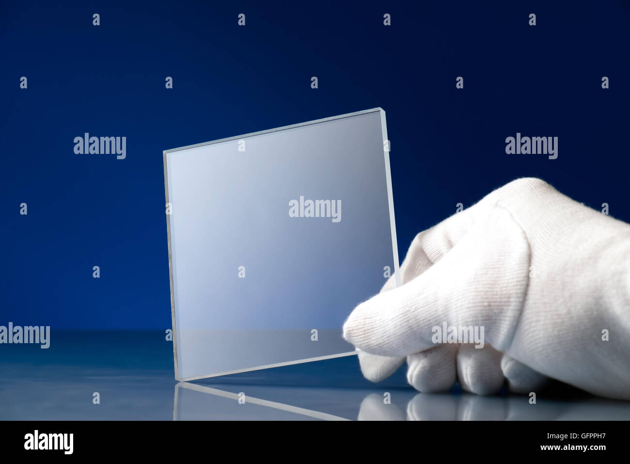 Vetro calcogenuro utilizzato in photonic circuito ottico integrato (PIC) o è un dispositivo che integra più funzioni fotonico Foto Stock