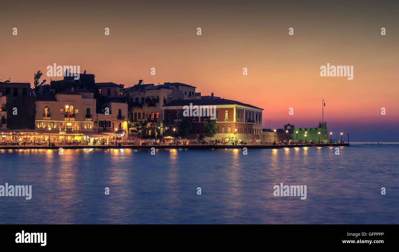 Chania, Creta, Grecia: porto veneziano nel bel tramonto Foto Stock