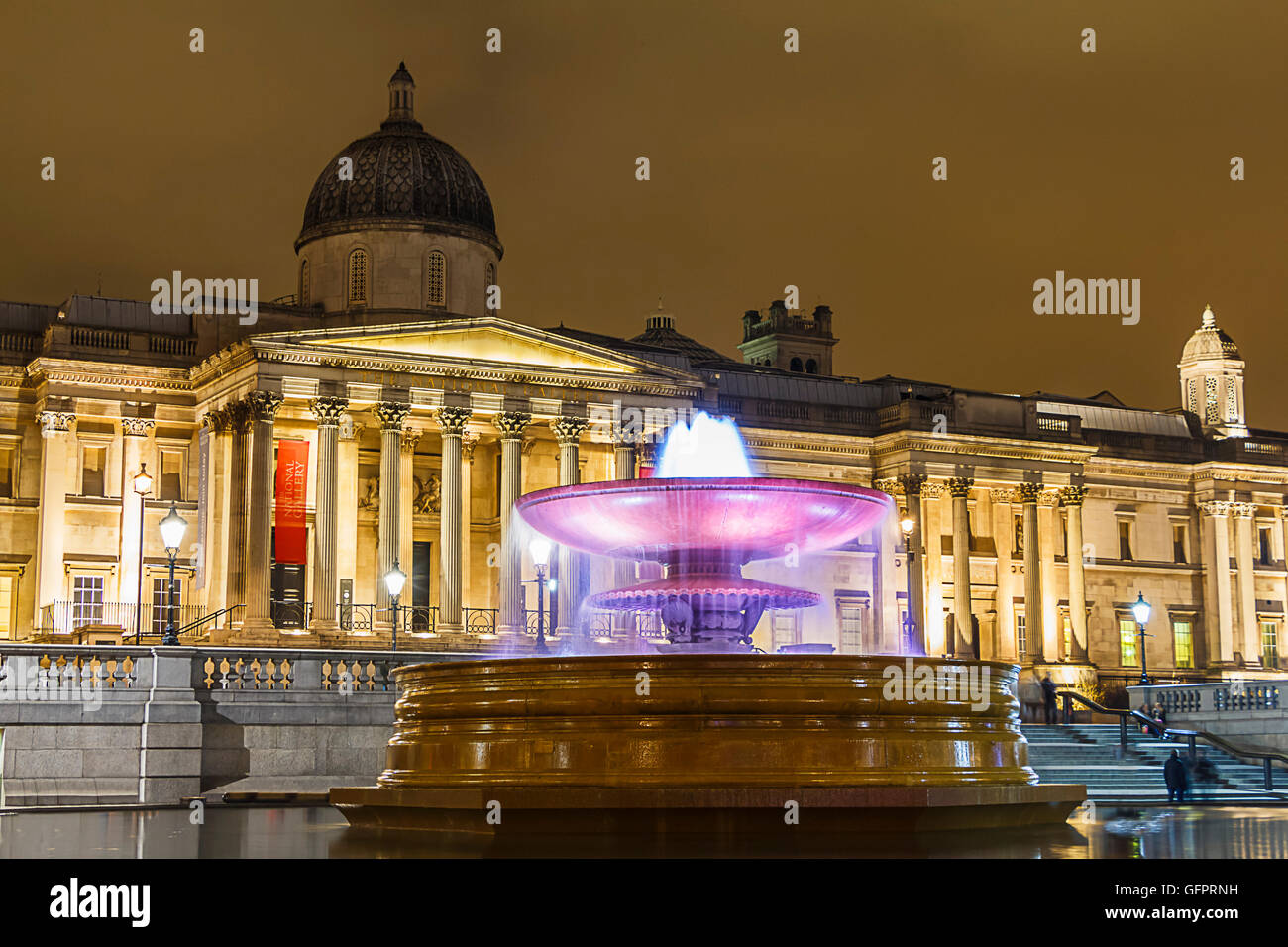 Immagine della National Gallery di Londra, scattata di notte Foto Stock