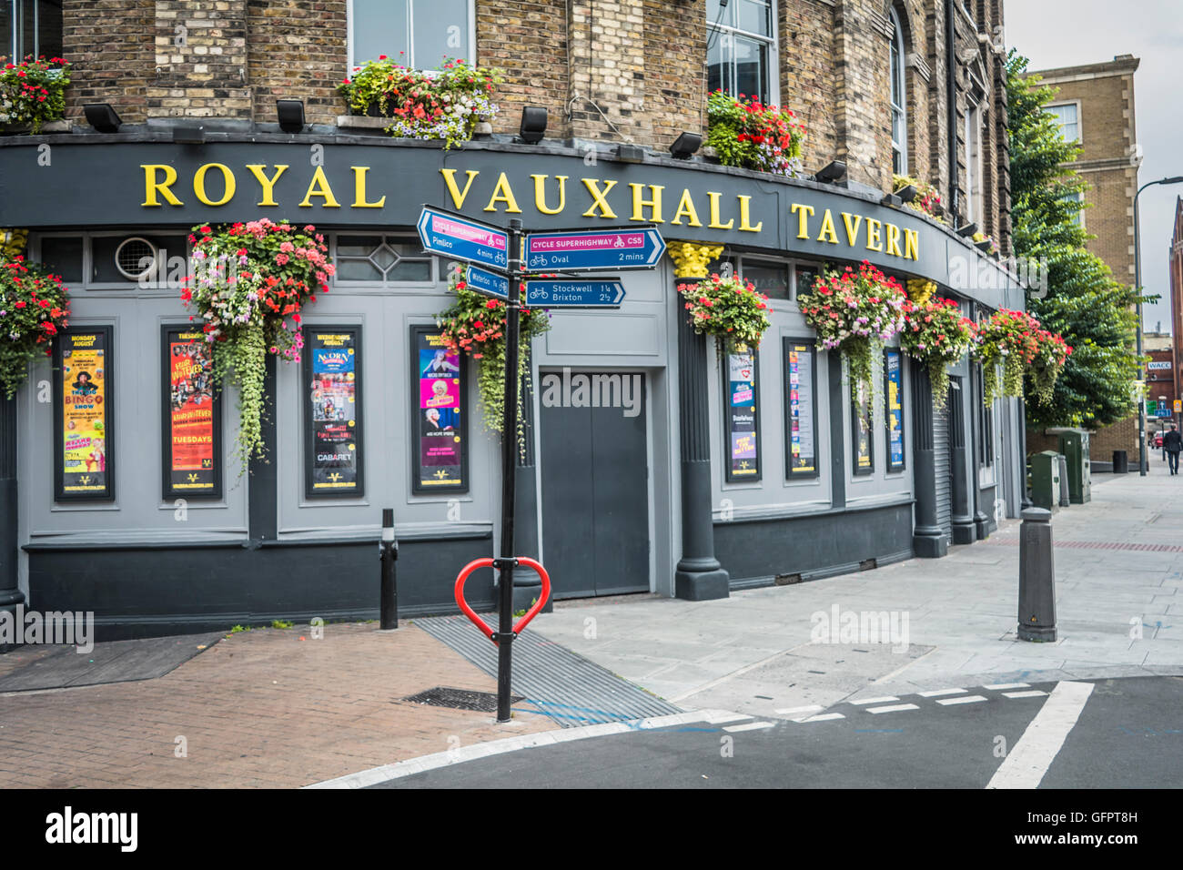 L'esterno dell'iconico pub gay The Royal Vauxhall Tavern, Lambeth, Londra, SE1, Inghilterra, REGNO UNITO. Foto Stock