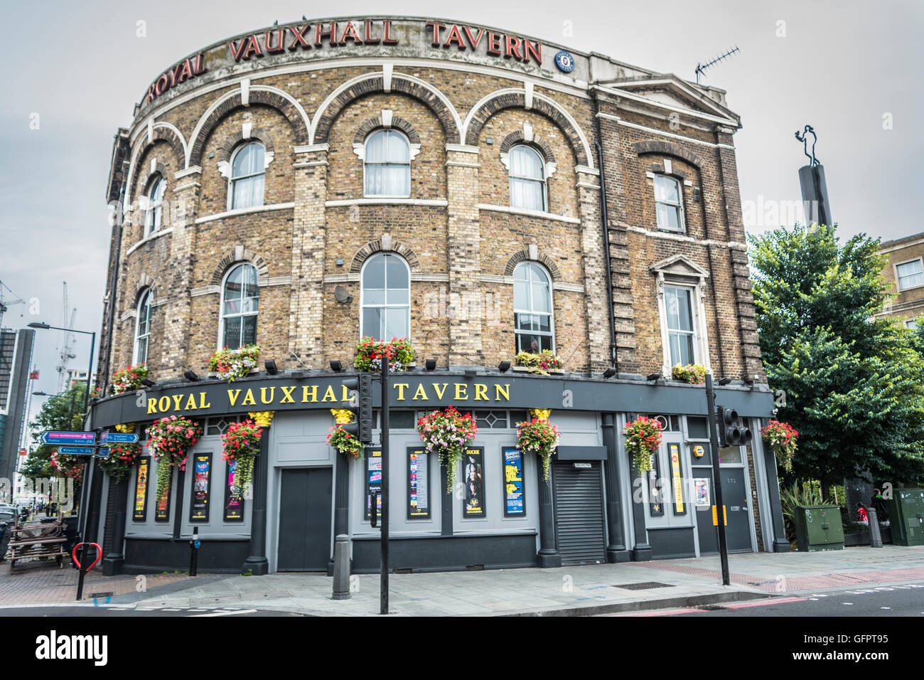 Esterno dell'iconico gay pub Royal Vauxhall Tavern a Lambeth, London, SE1, UK. Foto Stock