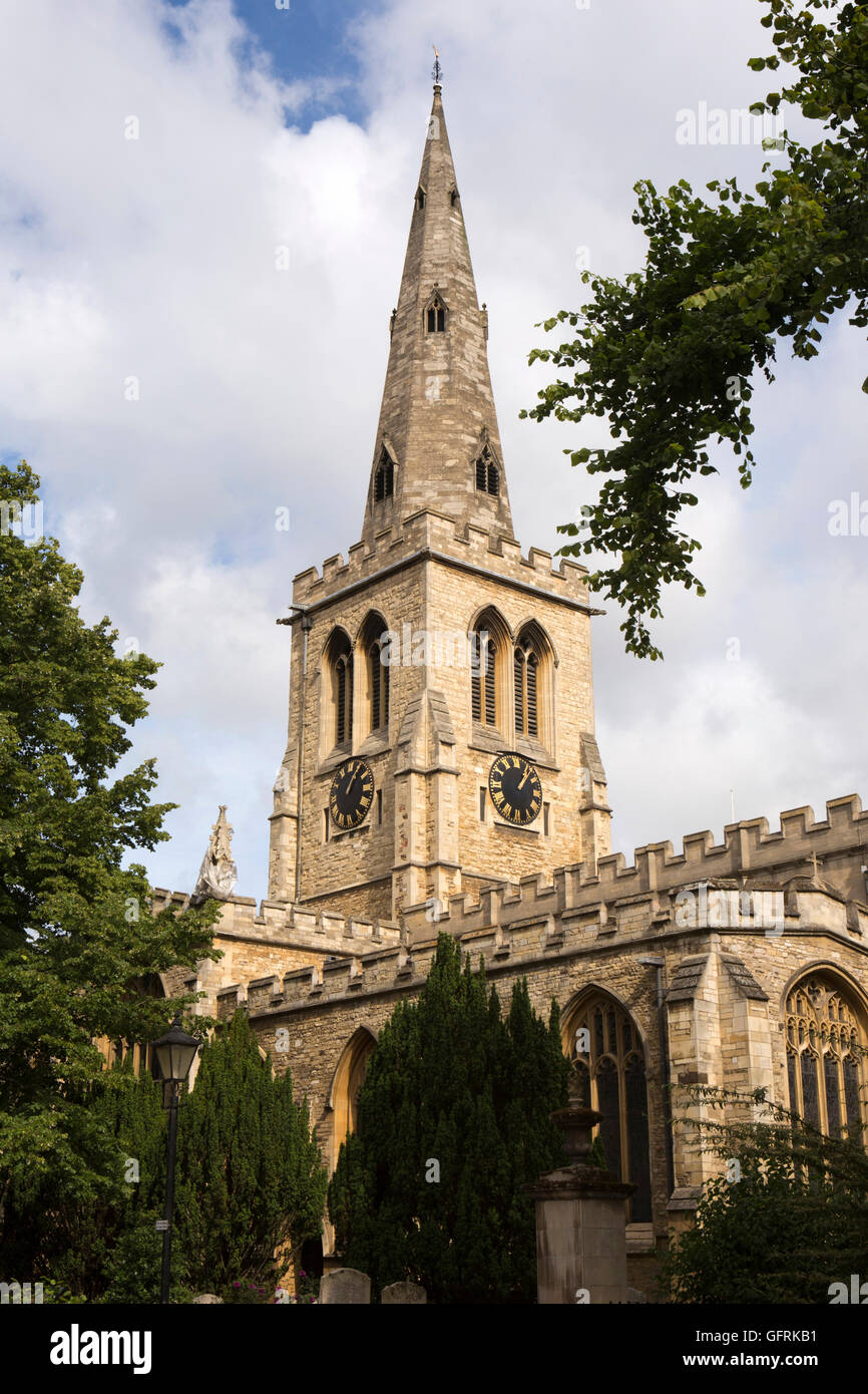 Regno Unito, Inghilterra, Bedfordshire, Bedford, Piazza San Paolo, il campanile della chiesa di San Paolo Foto Stock