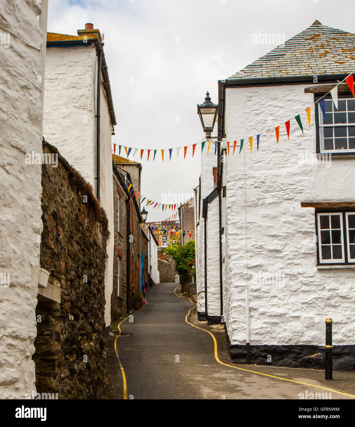 Strada stretta in gorran haven, Cornwall Inghilterra Foto Stock