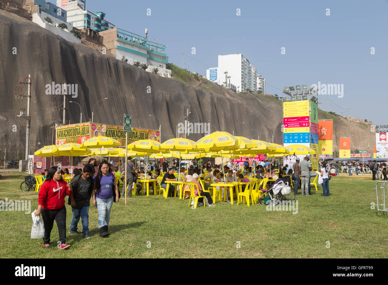 Lima in Perù - 4 Settembre 2015: le persone che visitano la mistura annuale Food Festival Foto Stock