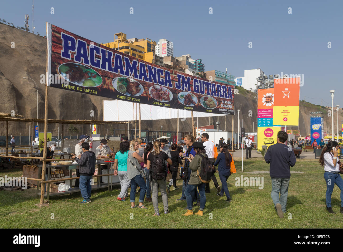 Lima in Perù - 4 Settembre 2015: le persone a un cibo in stallo la mistura annuale Food Festival Foto Stock
