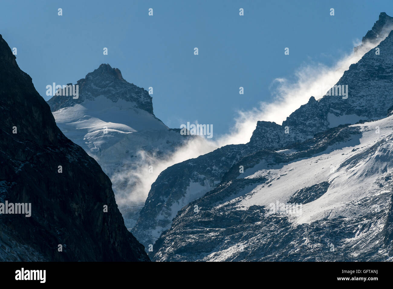 In alto nelle Alpi Svizzere a Val d'Anniviers in Vallese cantone della Svizzera. Foto Stock