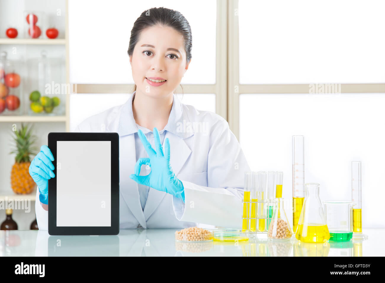 La modificazione genetica di cibo sono ok per la salute umana dalla tavoletta digitale Foto Stock