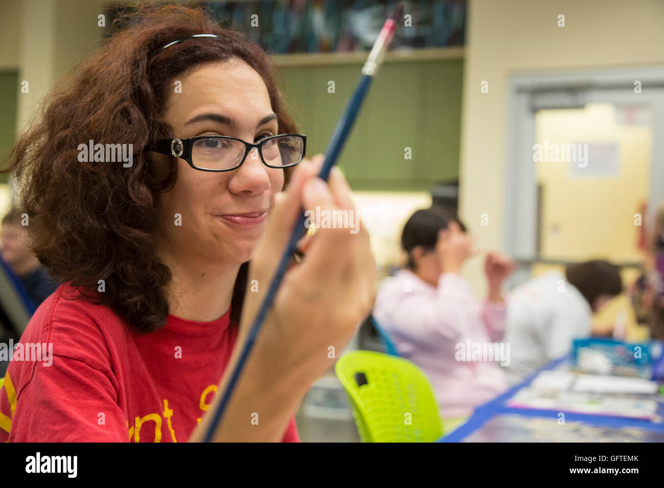 Las Vegas, Nevada - Persone con disabilità intellettiva nell'arte programma presso l'organizzazione no-profit opportunità Village. Foto Stock