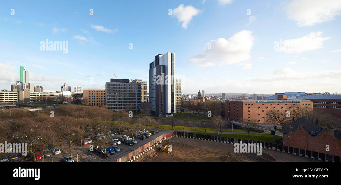 Vista panoramica con il paesaggio. Leeds Central Village, Leeds, Regno Unito. Architetto: John McAslan & Partners, 2015. Foto Stock