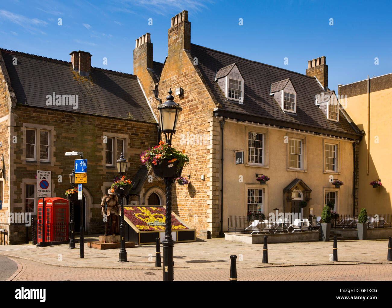 Regno Unito, Inghilterra, Northamptonshire, Northampton, St Giles' Square Foto Stock