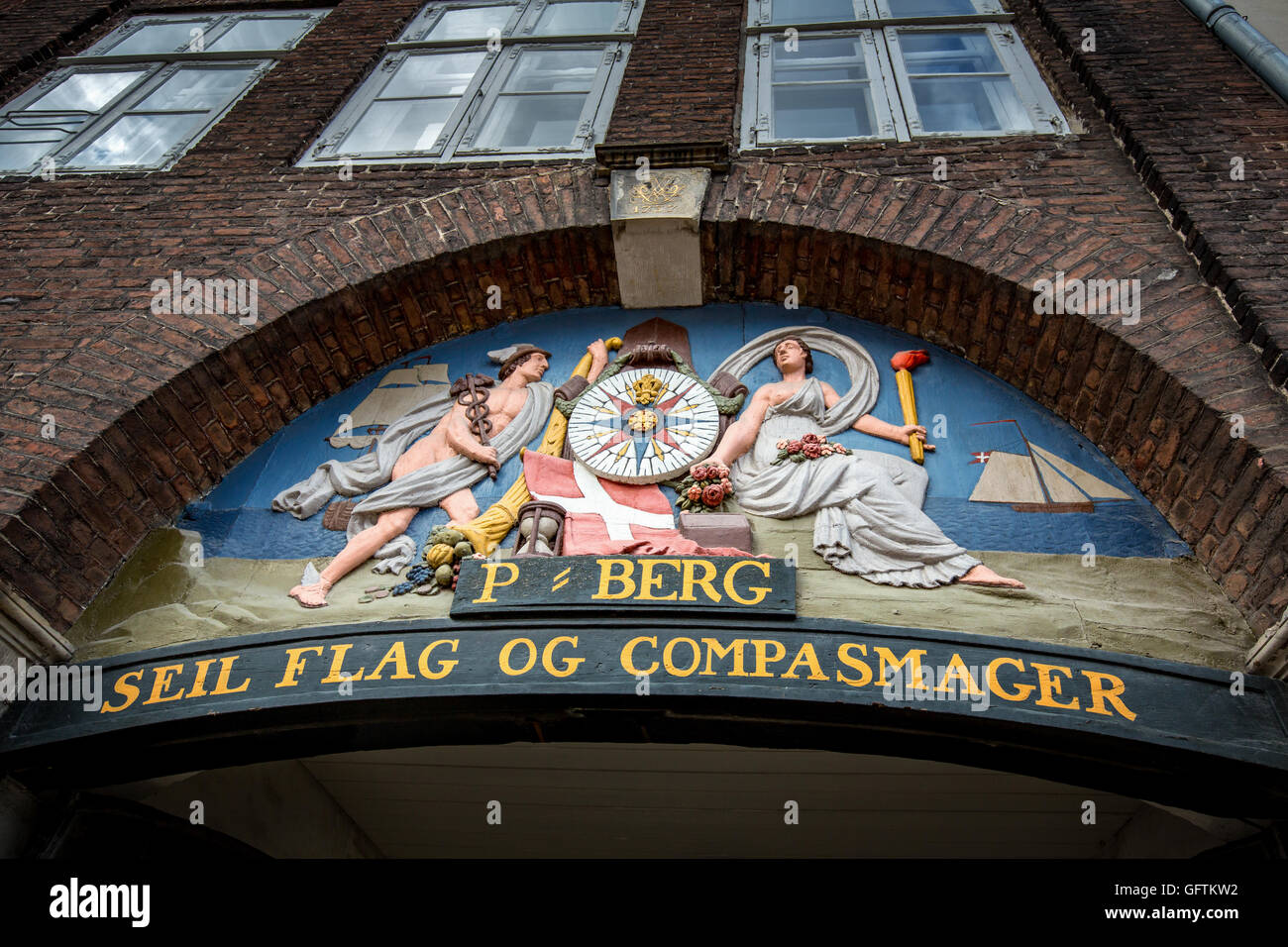 Il vecchio segno per una vela, bandiera e bussola maker di Nyhavn, Copenhagen, Danimarca Foto Stock