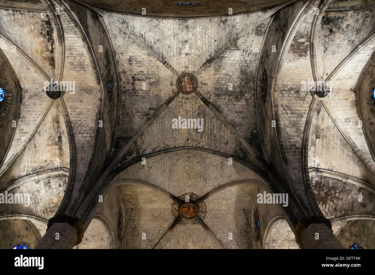 Soffitto a volta della Basilica di Santa Maria del Mar a Barcellona, Spagna, costruita in architettura gotico-catalana. Foto Stock