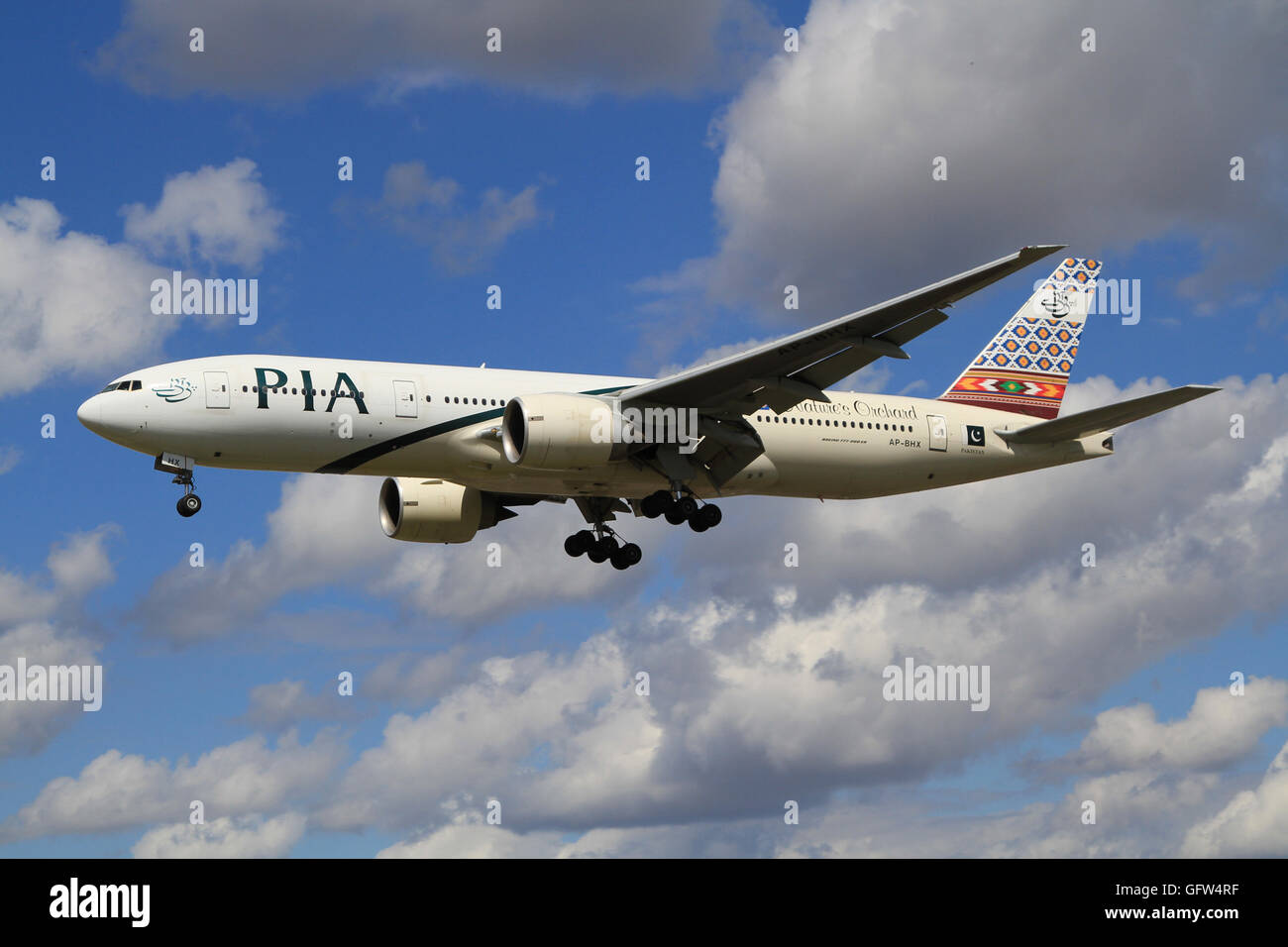 Heathrow/Inghilterra Agosto 10, 2012: Boeing 777 dall'aria PIA a Heathrow/aeroporto. Foto Stock