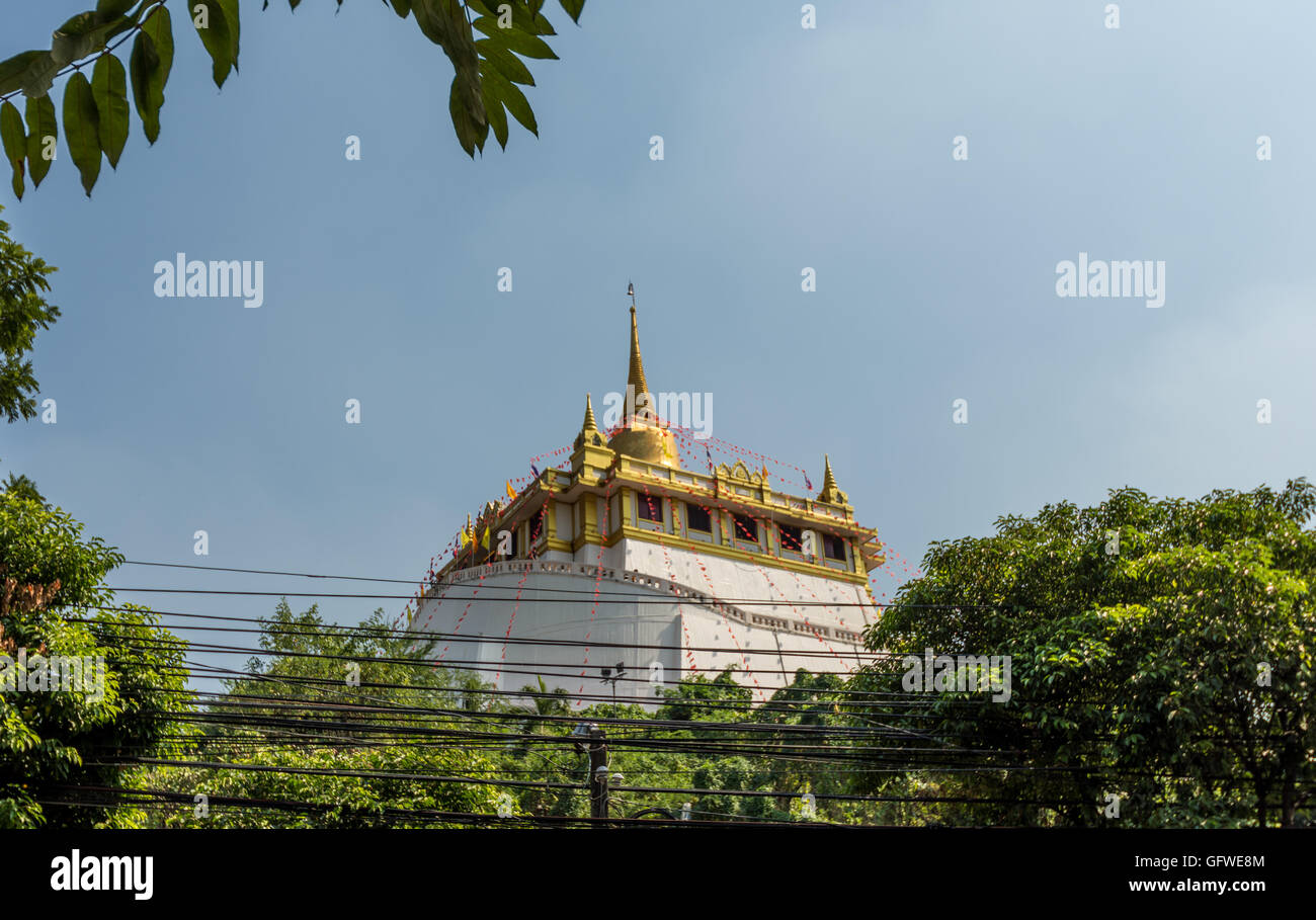 La Golden Mount al Wat Saket, pietra miliare di viaggio di Bangkok in Thailandia Foto Stock