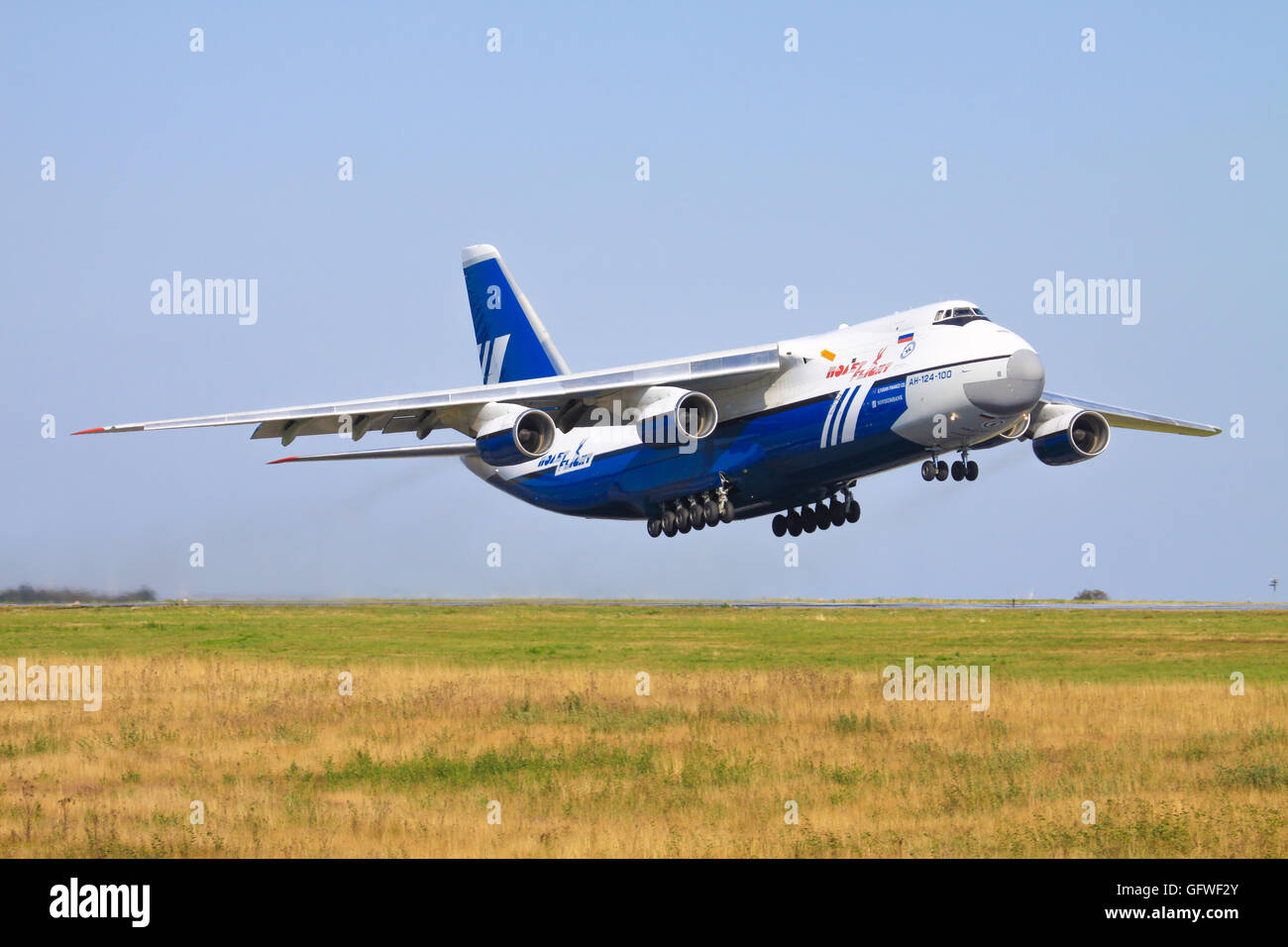 Hahn/Germania settembre12, 2012: Antonov un124 dal volo Polet Antonov presso l'aeroporto di Hahn Foto Stock