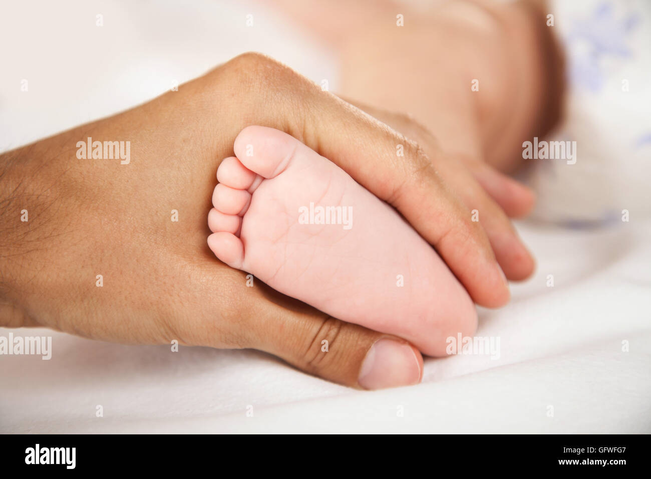 Piedi di una bambina Foto Stock