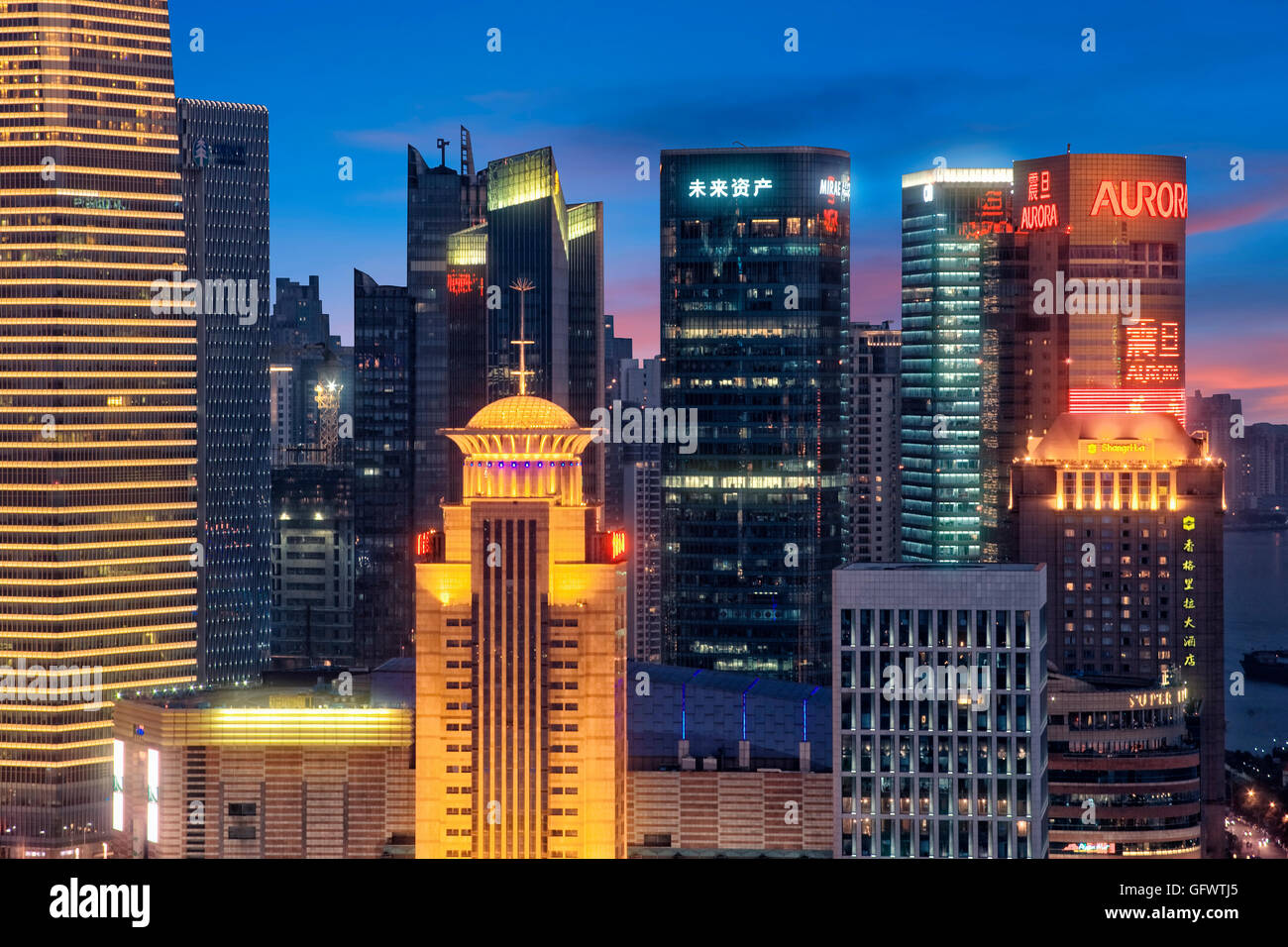 Il Pudong skyline notturno, Cina Foto Stock