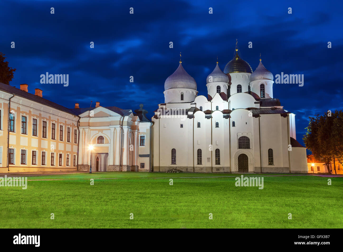 Saint Sophia Cattedrale di notte, Veliky Novgorod, Russia Foto Stock