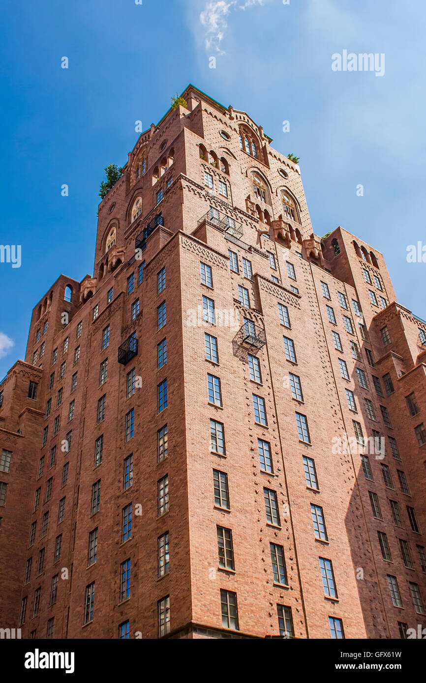 Vista al grattacielo moderno nella città di New York Foto Stock