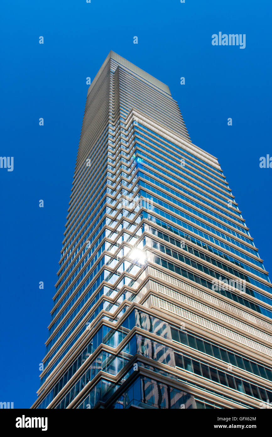 Vista al grattacielo moderno nella città di New York Foto Stock