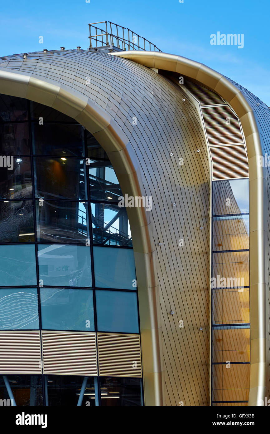 Stazione ferroviaria di Leeds ingresso Sud Tetto di color oro in alluminio anodizzato herpes zoster e le curve di iconico Edificio Foto Stock