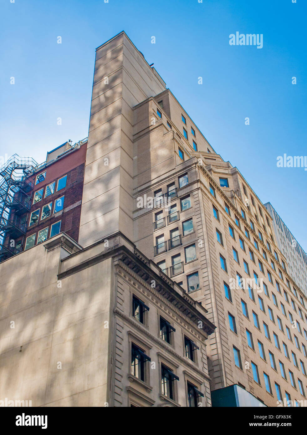 Vista al grattacielo moderno nella città di New York Foto Stock