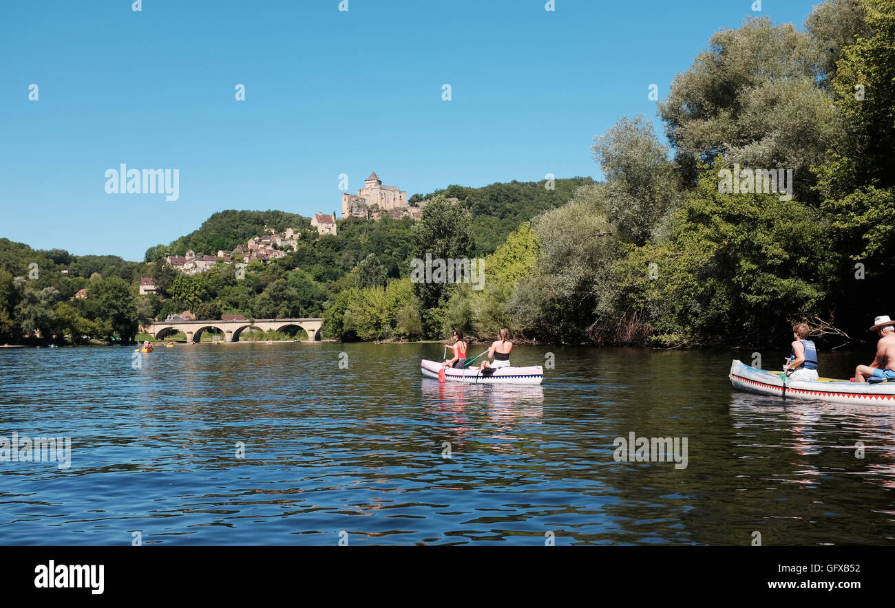 In canoa sul fiume Dordogne a sud ovest della Francia Midi Pyrenees Foto Stock