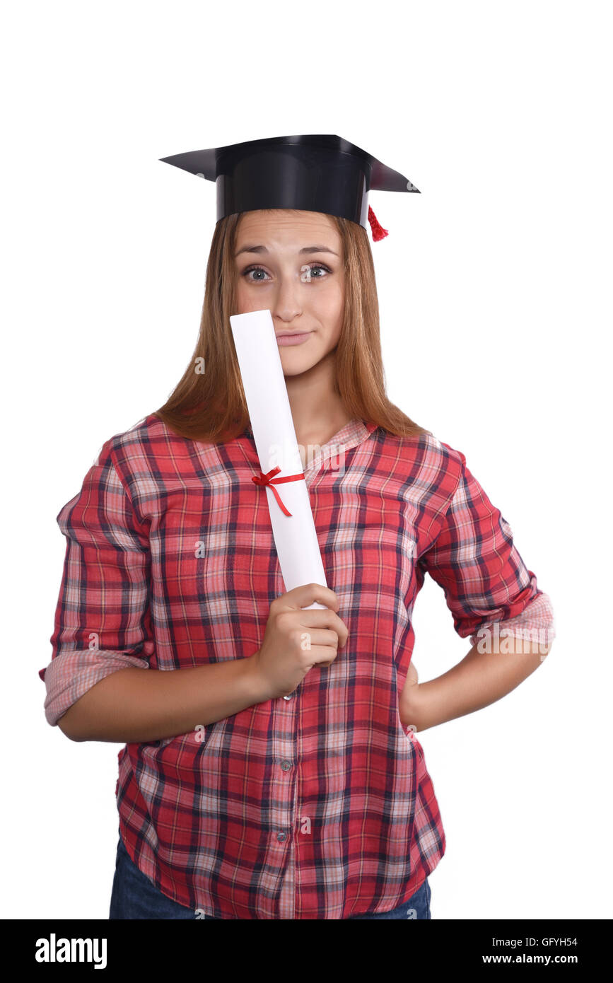 Ritratto di giovane bella studente con diploma e laurea cap. Isolato sullo sfondo bianco. Foto Stock