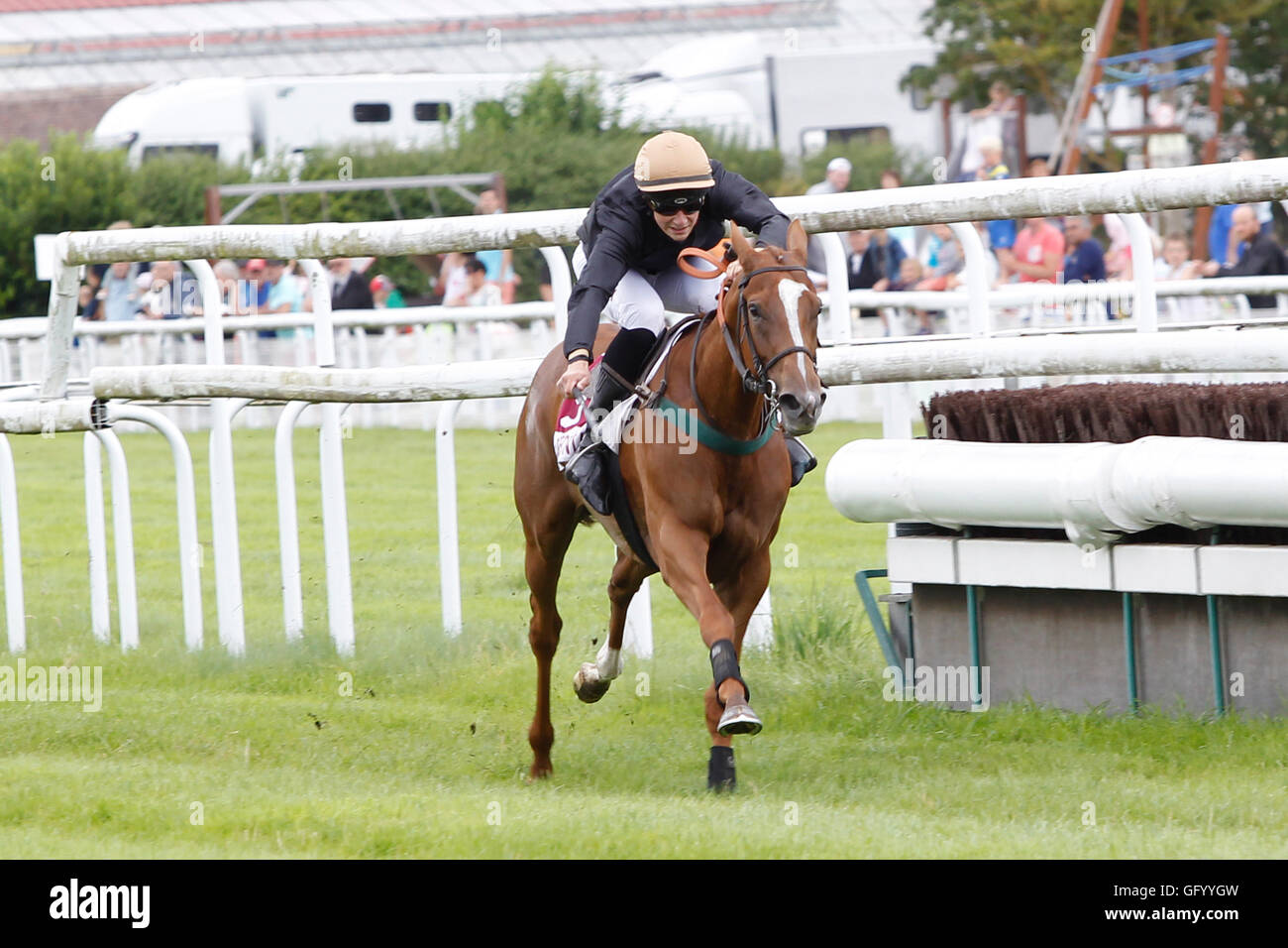 Clairefontaine-Deauville, Normandia, Francia. Il 1 agosto, 2016. Premio del glicine con elegante Cat cavalcato da Dylan a Ubeda Credit: Azione Plus immagini di sport/Alamy Live News Foto Stock