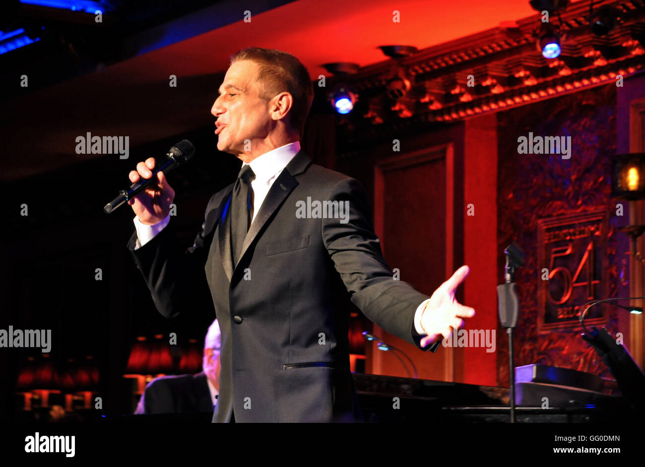 New york, ny. luglio 26, 2016. Tony danza in norme & storie concerto debutto al feinstein's/54 qui di seguito. © veronica bruno / alamy Foto Stock