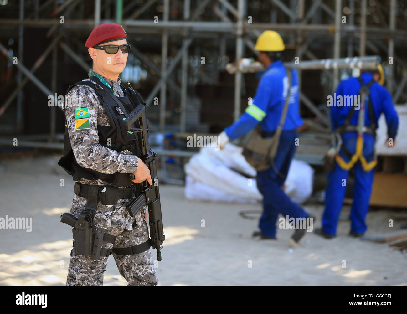 Sicurezza presso il beach volley Arena davanti al Rio Giochi Olimpici, Brasile. Foto Stock