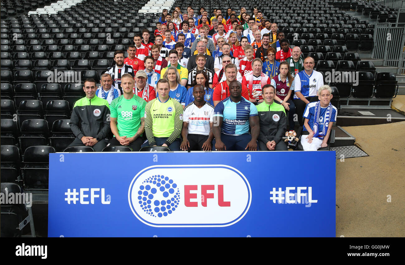 EFL foto del team con un rappresentante di ciascuno dei 72 stati EFL club durante il 2016-17 English Football League stagione lanciare a Craven Cottage, Londra. Foto Stock