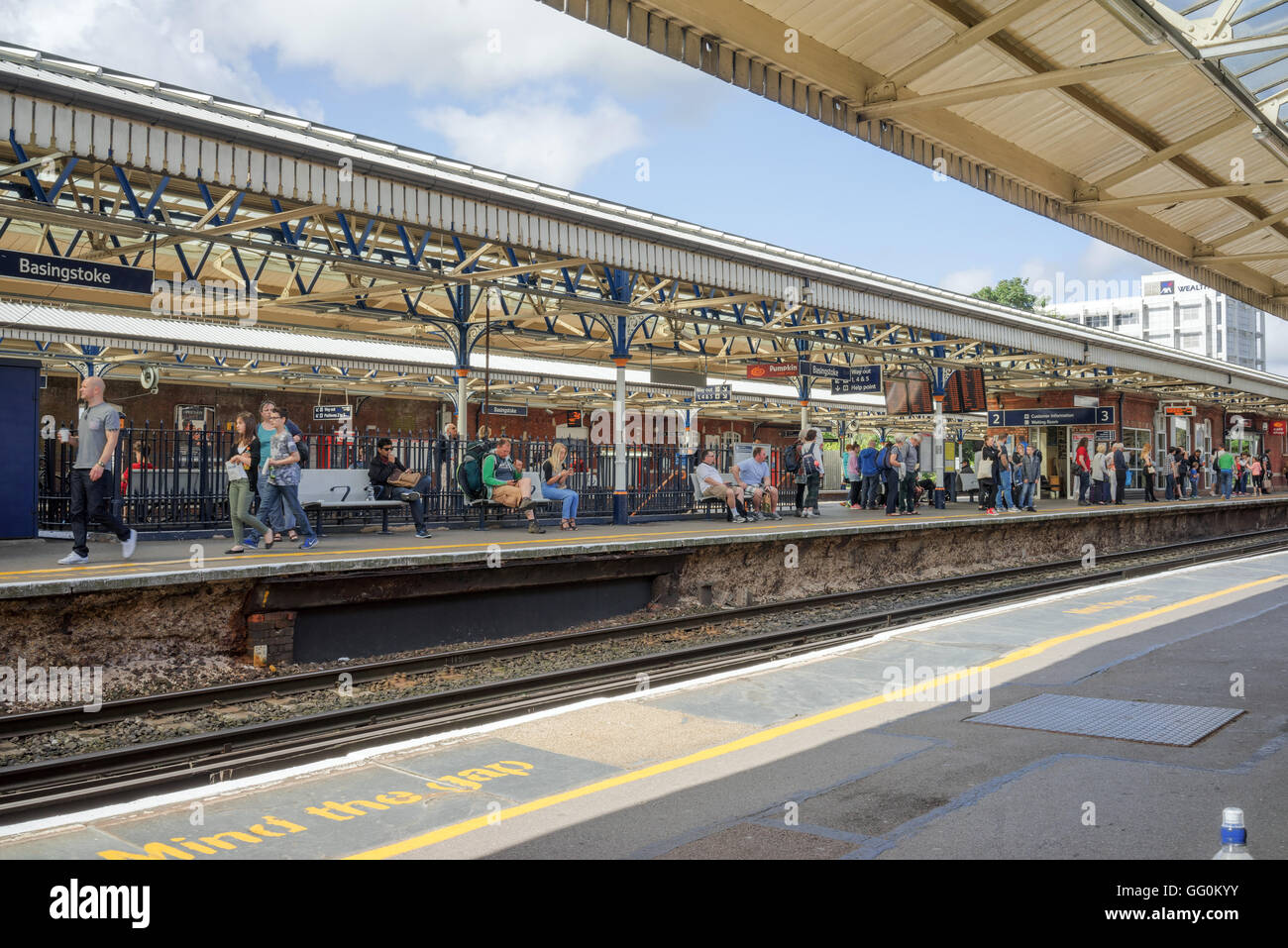 Basingstoke stazione sul South Western mainline Foto Stock